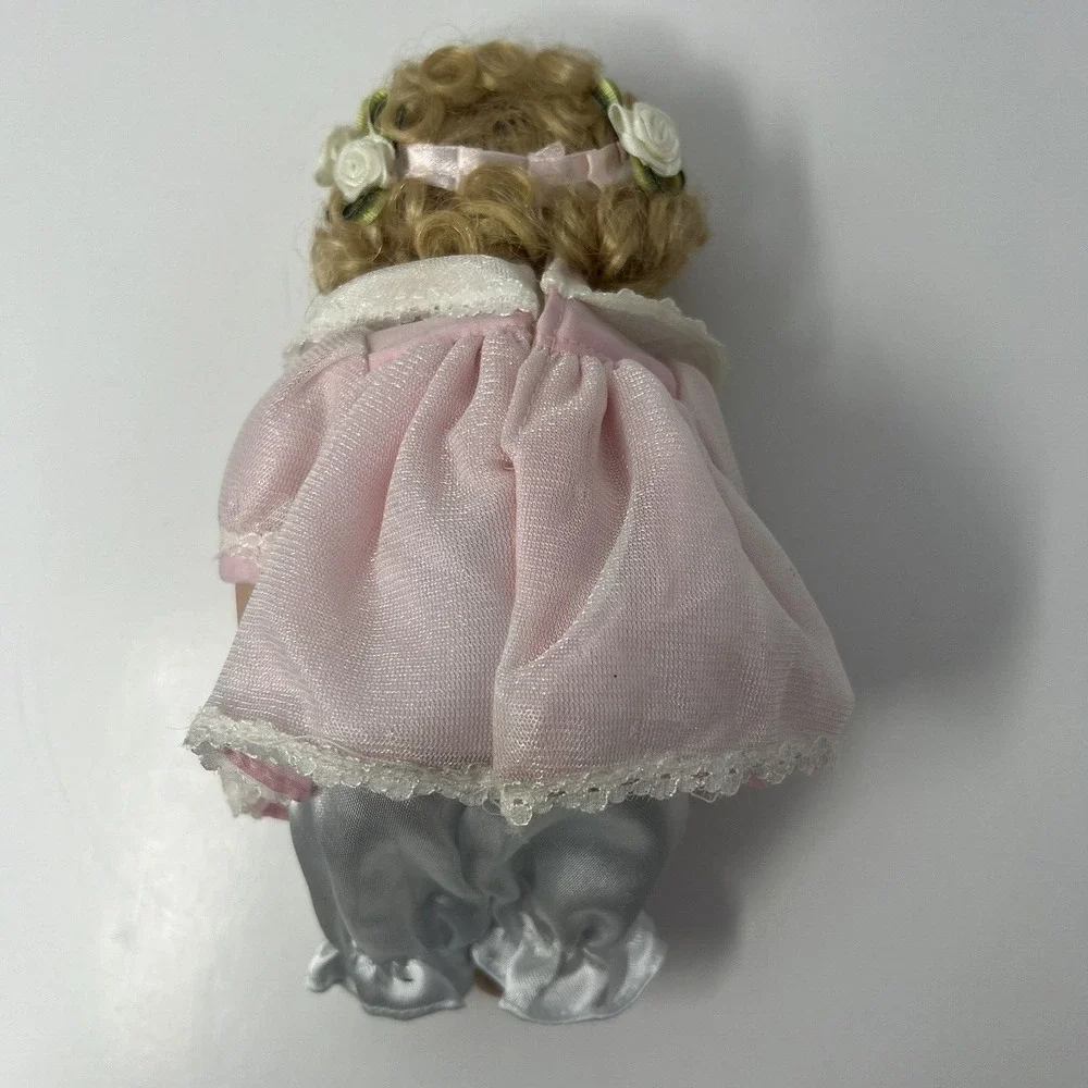 Avon Fairy Tale Collection Rapunzel Porcelain Doll 1986 Blonde Hair Collectible